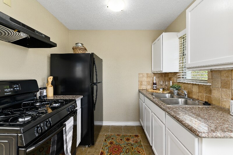 115 Arbor St Unit 1, Baytown, TX 77520 Room for Rent in Baytown, TX