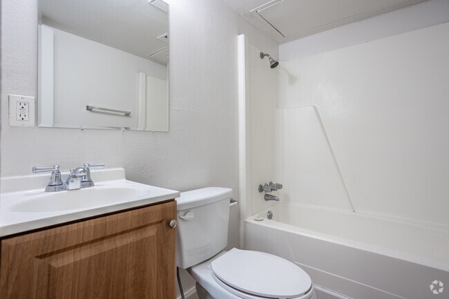 1BR, 1BA - 500SF - Bathroom - The Crossing Apartments