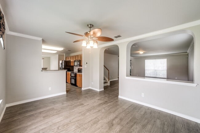 Building Photo - 4 Bedroom/2 Bath Wildhorse Subdivision