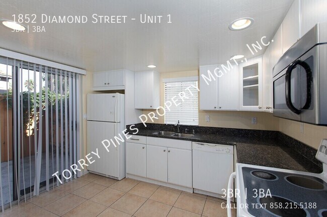 Building Photo - 3 bedroom, 2.5 bath Townhome in Pacific Be...