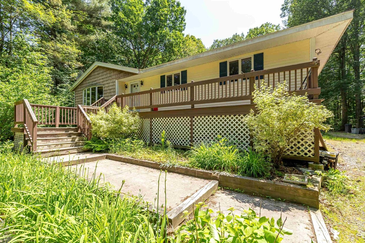 Primary Photo - 48 Mary Ann Ave
