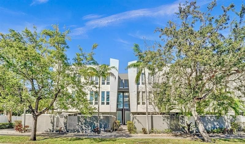 Foto principal - 703 SE 16th Ct