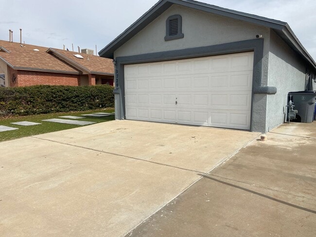 Building Photo - Eastside home for rent in The Tierras