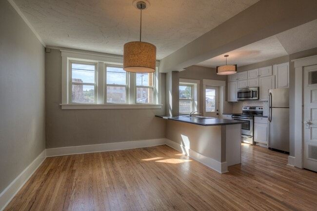 Photo - 4-Plex on Farnam Apartment