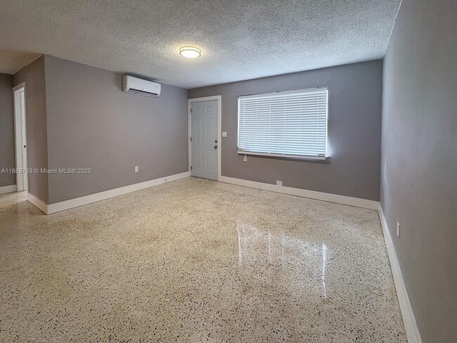 Foto del edificio - 1121 NW 11th St