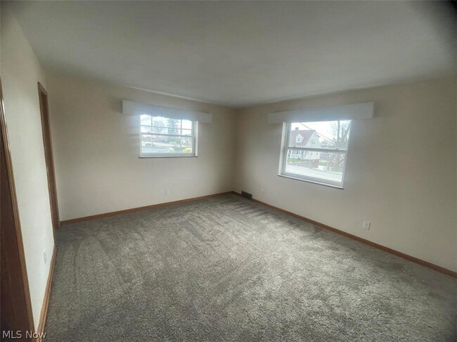 Building Photo - 160 Fernwood Rd