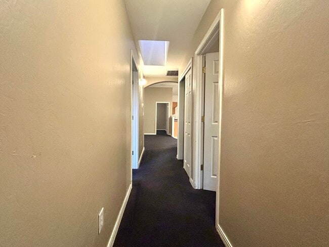 Building Photo - 85 Hartel Pl