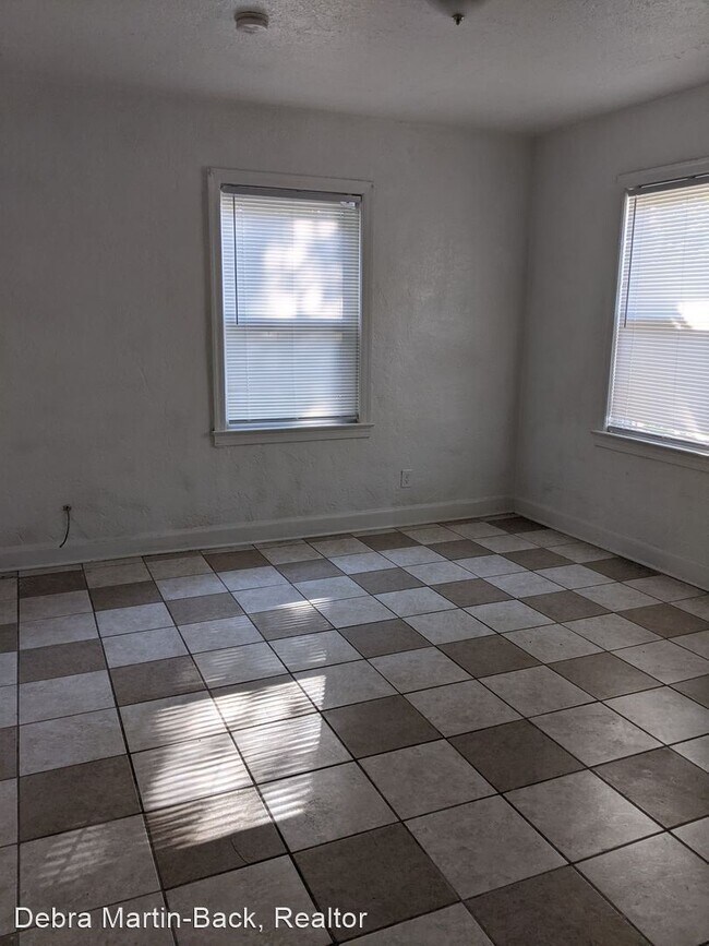 Building Photo - 2 br, 1 bath House - 1404 E University Ave