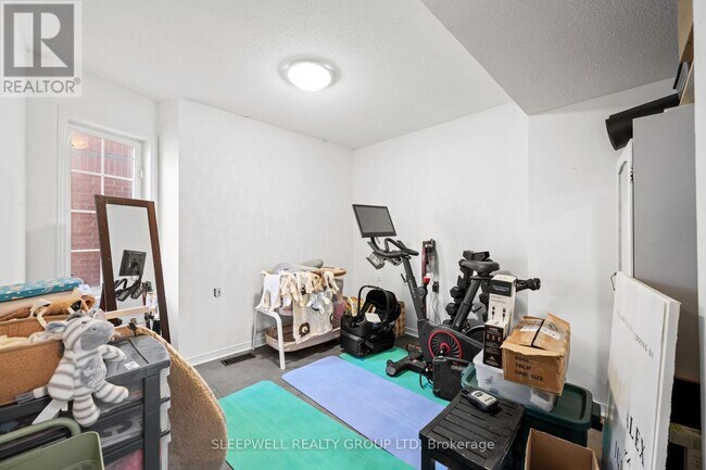 Building Photo - 463 Cooper St