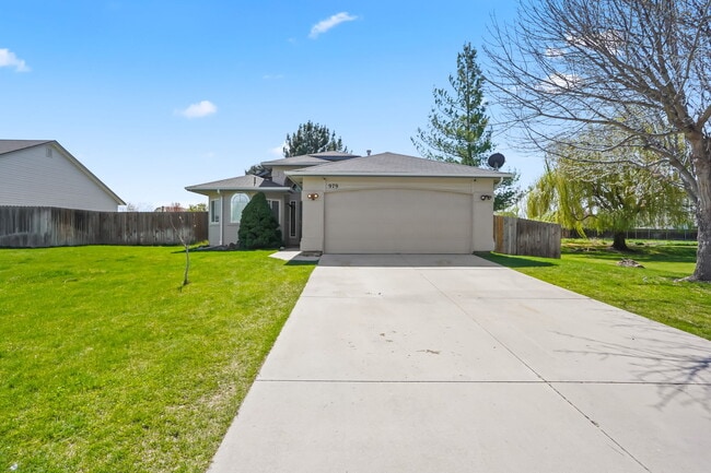 Building Photo - 979 Peregrine Dr