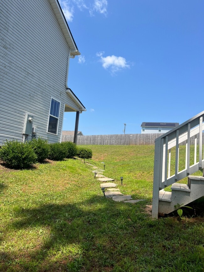 Foto del edificio - 109 Lyman Lake Rd