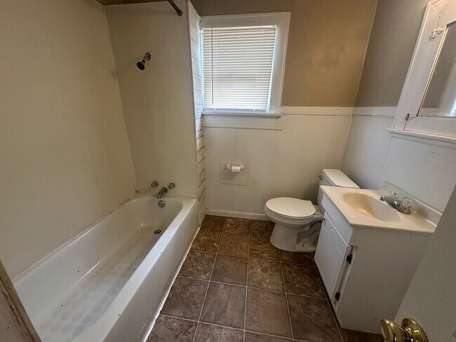 Foto del edificio - 2 bedroom and 1 bath home