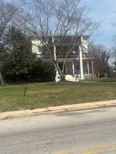 Building Photo - 700 Woodbourne Ave