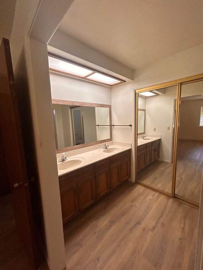 Foto del edificio - Great home for rent in Visalia!