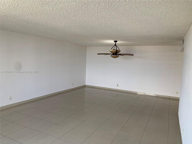 Foto del edificio - 600 Three Islands Boulevard
