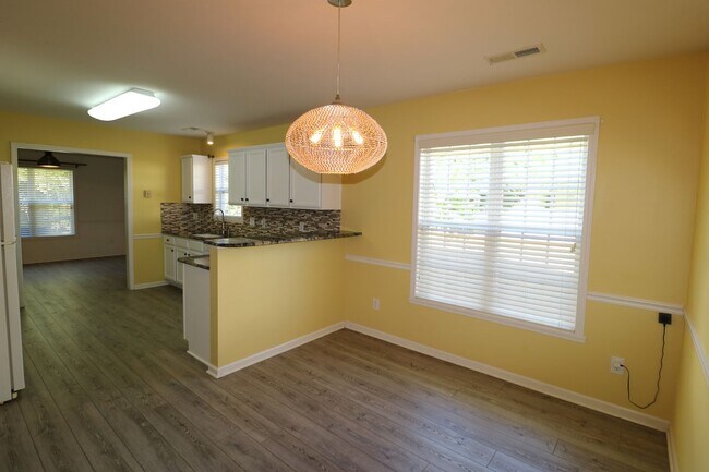 Building Photo - 128 Dover Dr