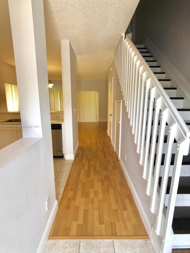 Foto del edificio - 12218 S W 8th Ct