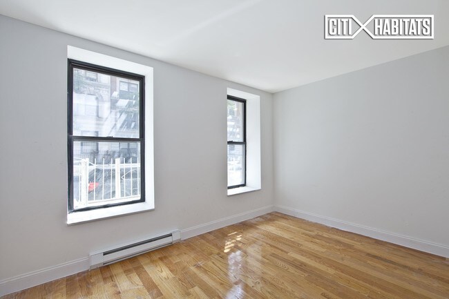 Building Photo - 71 W 107th St