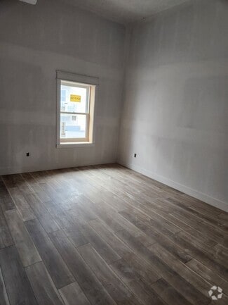 Building Photo - 113 E Main St