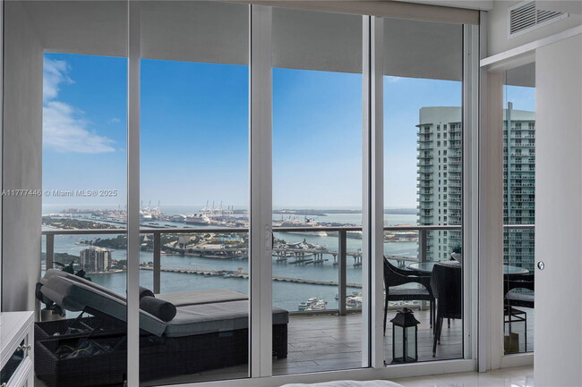 Building Photo - 2020 N Bayshore Dr