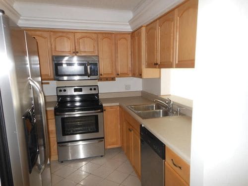 Building Photo - 5350 Stonybrook Dr