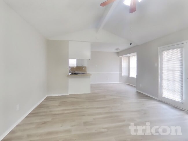 Building Photo - 6212 Douglas Dr