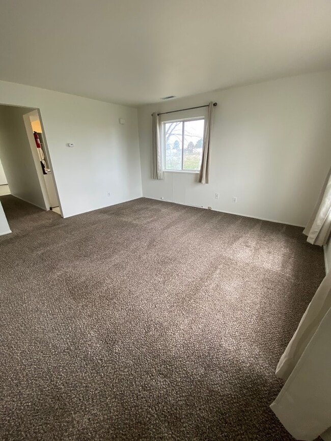 Building Photo - 1208-1210 Vandenberg Ave