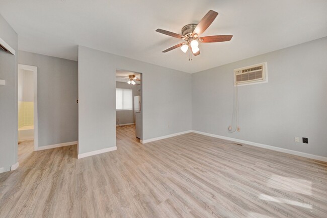 Building Photo - 3 bedroom, 1 bathroom house FOR RENT NOW!