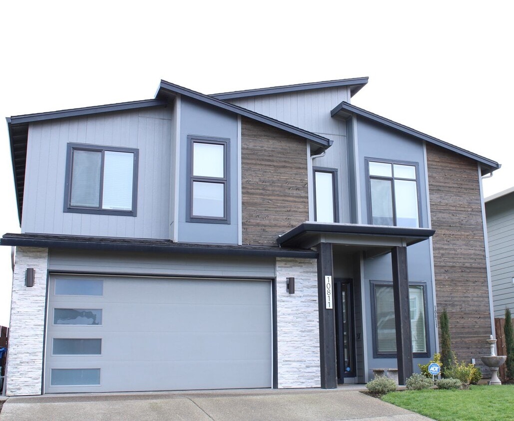 Primary Photo - BEAUTIFUL 4+ BR, 2.5 BA TWO STORY HOME IN ...