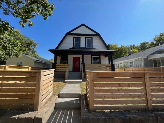 Primary Photo - 3553 N Kenwood Ave