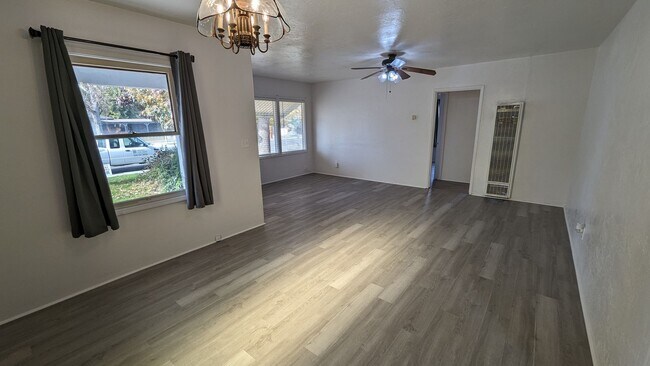 Building Photo - Beautiful Updated 3 Bedroom 1 Bath Home