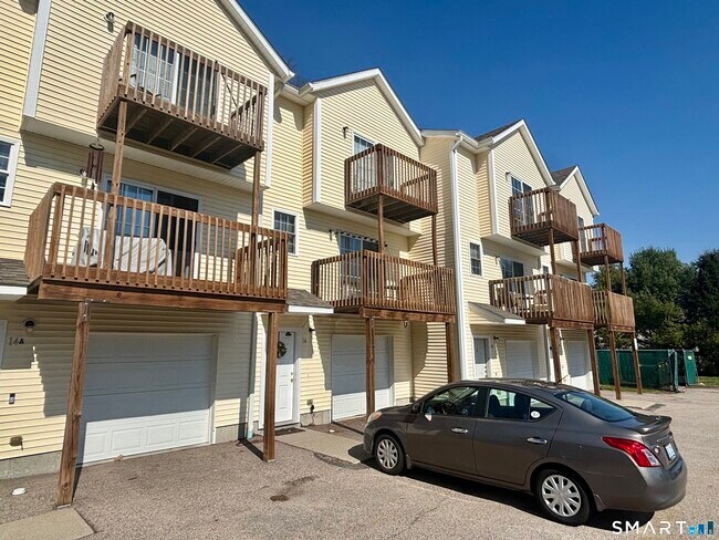 Foto del edificio - 14 Old Fitch Hill Rd