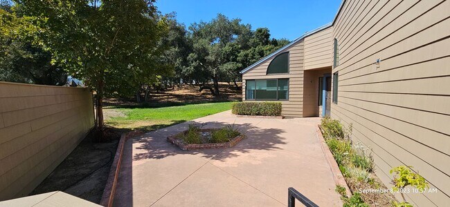 Foto del edificio - Oakridge Park Single Story Condo in Orcutt...