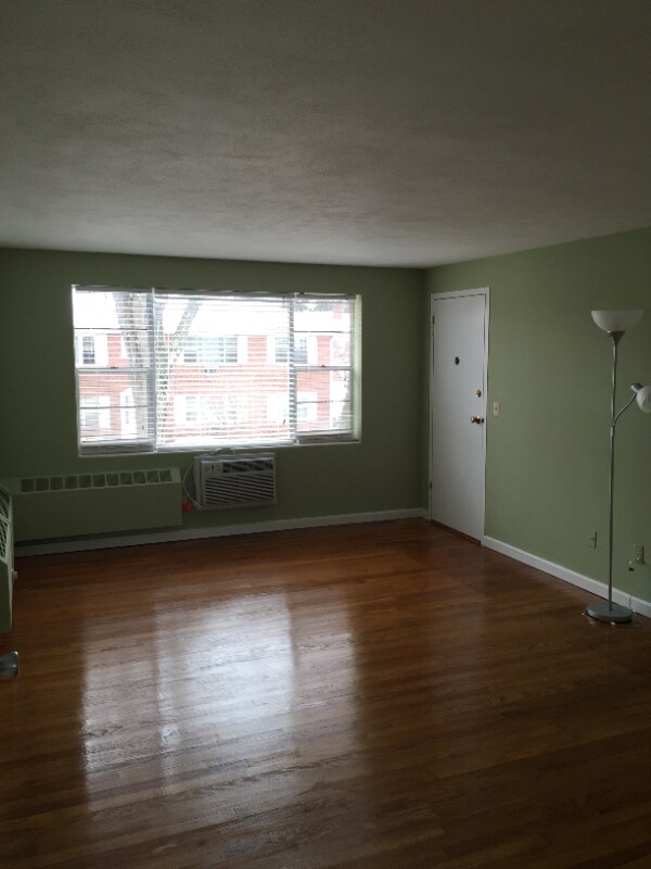 Building Photo - 107 Shadow Ln