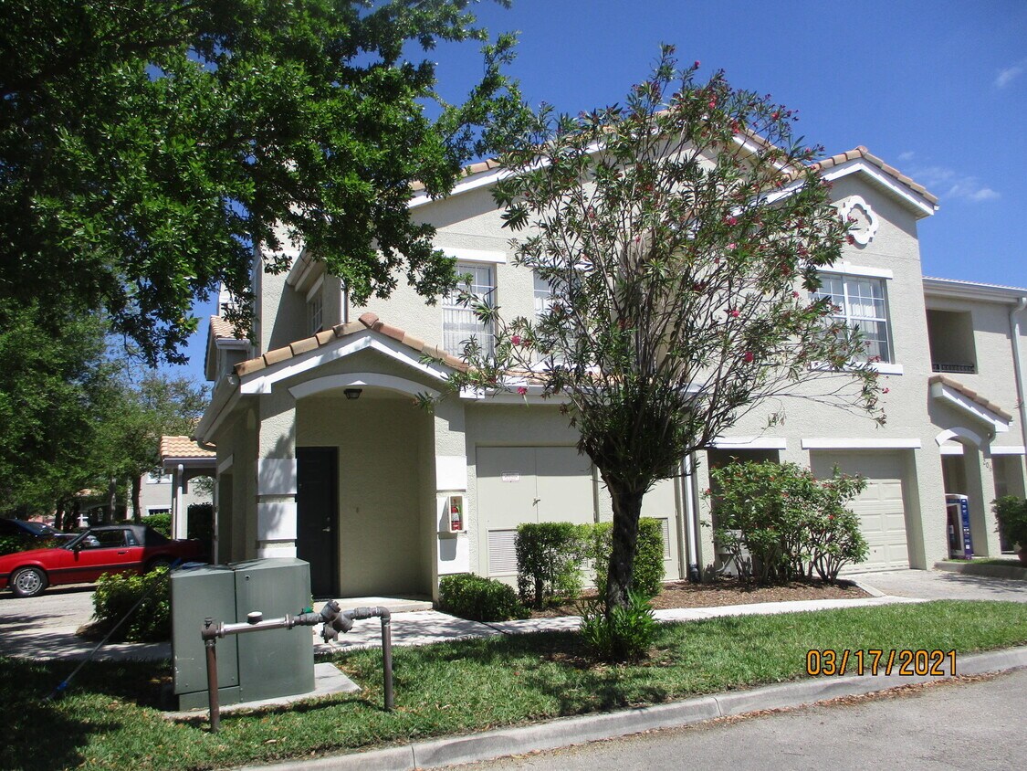 Primary Photo - 122 SW Peacock Blvd