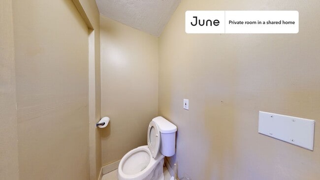 Photo - Private bedroom in 4 bed/1.5 bath Home