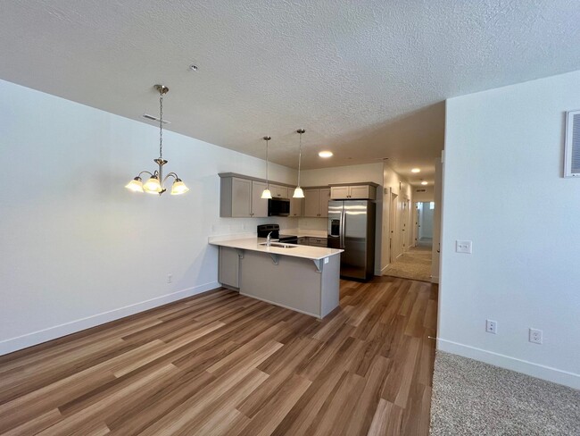 Building Photo - Brand-new Condo Conveniently Located in Ri...