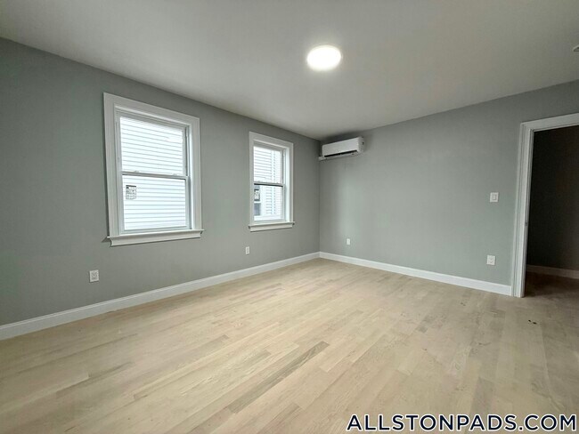 Foto del edificio - 8 Brentwood St