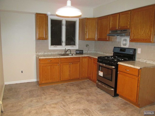 Foto del edificio - 531 Maple Ave