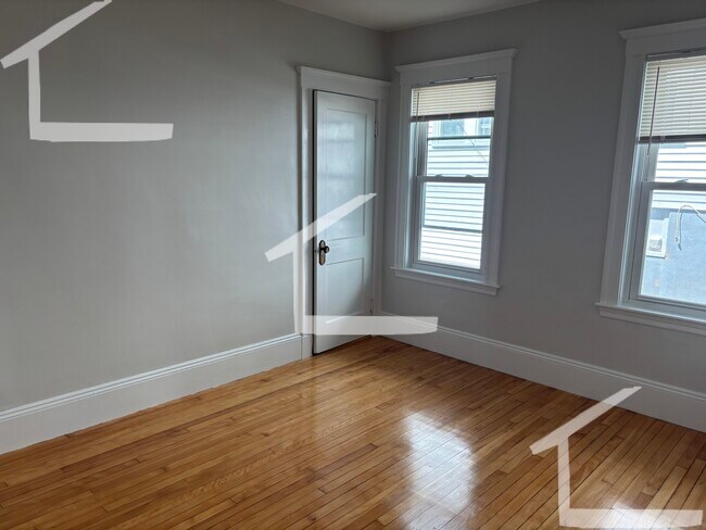 Building Photo - 32 Matchett St