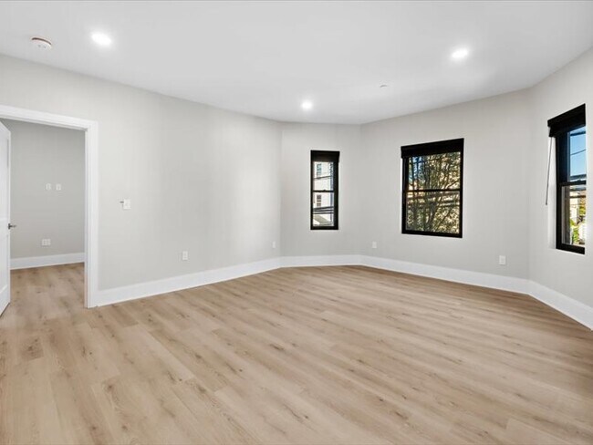 Building Photo - 87 Malden St