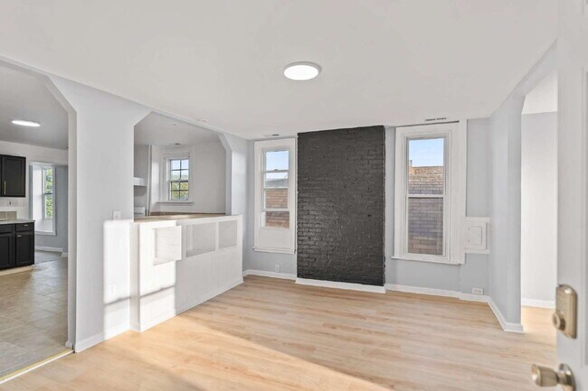 Foto del edificio - "Spacious 3-Bedroom Retreat at 57 1/2 Sara...