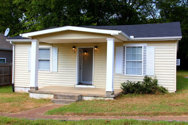 Building Photo - Renovated affordable place in East Nashvil...