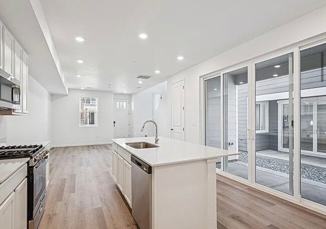 Building Photo - 1334 Penner Dr