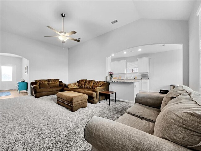 Building Photo - Move in ready! 3-bed 2-bath 1600+ sqft hom...