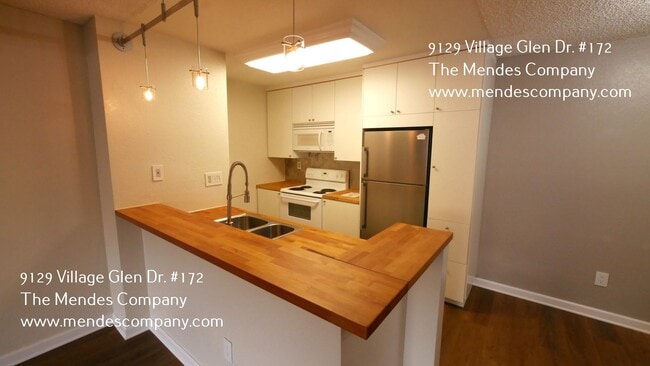Building Photo - 9129 Village Glen Dr