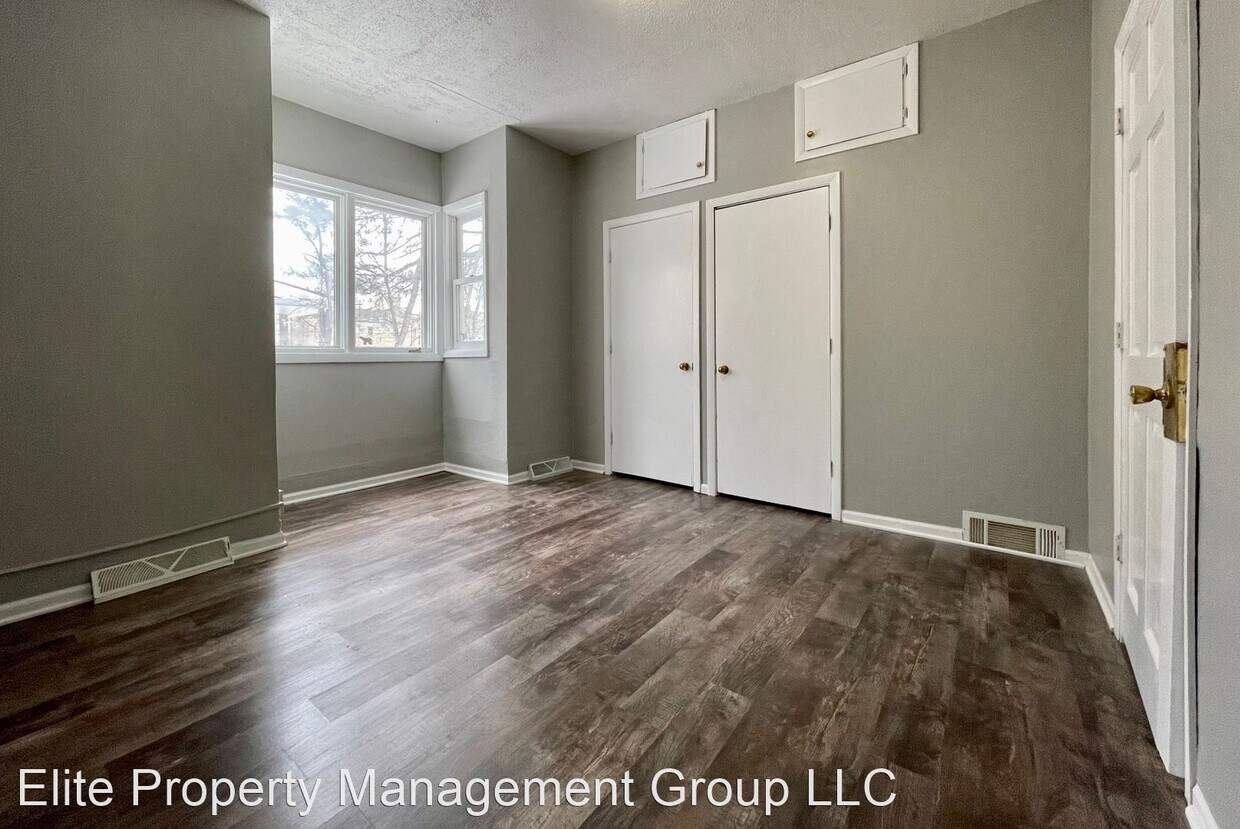 Primary Photo - 6 br, 3 bath House - 98 Manitoba Ave W
