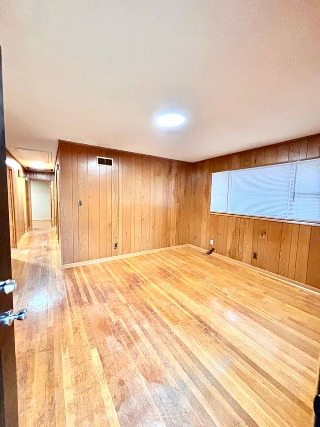 Foto del edificio - 732 Crest- Now Available!