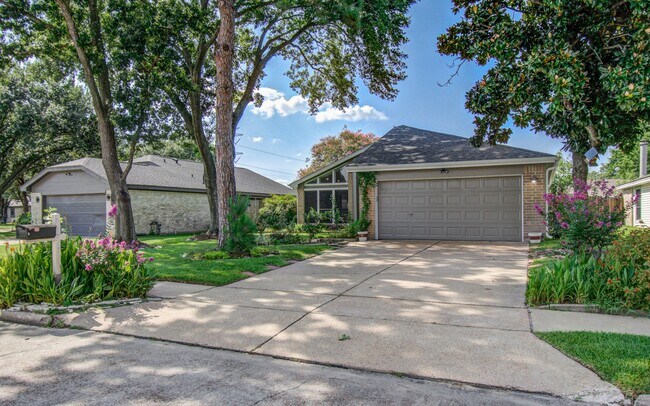 Building Photo - 10546 Rippling Fields Dr