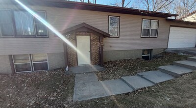 Building Photo - 1461 Valley View Dr